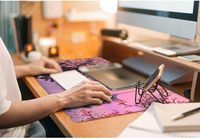 Tapis de Bureau Anti-Dérapant Très Grand XL Anime, Tapis de Souris en Caoutchouc Taille Personnalisée, Motif Carré pour Clavier, Gaming, Bureau – Bords Cousus