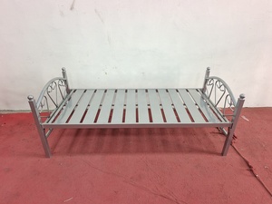 Lit simple en métal à tube carré en acier noir robuste en fer forgé <span class=keywords><strong>pas</strong></span> <span class=keywords><strong>cher</strong></span> - Product Image 6