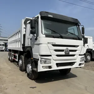 Sinotruck HOWO a utilisé le camion à benne basculante 8*4 50ton 12 roues camion à benne basculante résistant