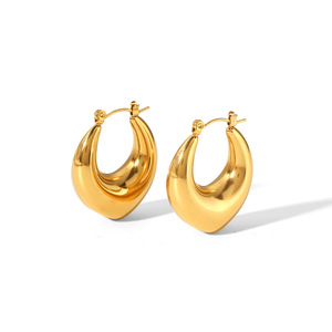 Pendientes de aro de corazón chapados en oro de 18 quilates a prueba de agua Pendientes de aro <span class=keywords><strong>gruesos</strong></span> de acero inoxidable Pendiente de oro grueso geométrico medio - Product Image 1