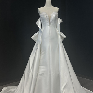 Vestido de Novia Sirena Moderno Brillante Color Marfil con Apliques Florales de Cristal y Cola Larga Tipo Capilla para NT14 - Product Image 4