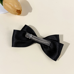 Barrettes à cheveux en forme de chaîne d'étoiles, <span class=keywords><strong>noir</strong></span>, blanc, rose et bordeaux avec des accents dorés - Collection printemps douce stylisée - Product Image 2