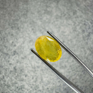 Saphir Jaune Naturel de Bangkok Certifié GIA, 4,31 Carats, Forme Ovale, Jaune Vif, Pierre Précieuse Non Montée pour Bijoux de Luxe - Product Image 1