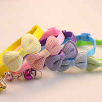 Collier rembourré en coton pour animaux de compagnie, mignon et décontracté, avec nœud papillon et clochette, sangle de cou réglable et sécurisée pour chatons et chiots, accessoires