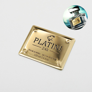 Targhetta in metallo in lega di zinco e oro personalizzata 3D Logo in rilievo per bottiglia di profumo di moda tecnica dipinta adesivo per etichette - Product Image 3
