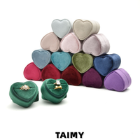 Boîte à bagues en velours en forme de cœur avec logo personnalisé, emballage de luxe portable pour bijoux, idéale pour les mariages et les anniversaires, étui cadeau pour bagues.