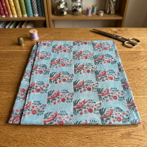 Tela Ligera de Algodón Peinado Puro, Estampada a Mano, con Diseño Floral Azul Buti, Estilo Boho, Textil Indio Hecho a Mano para Prendas - Product Image 5