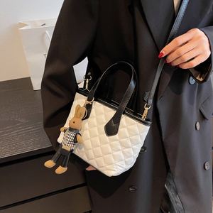 New Fashion Trend Ladies Luxury Pu Leather Handbags Ladies Full <b>Belt</b> Casual Striped One-shoulder Handbags - Product Image 4