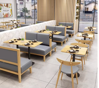 Ensemble table et chaises de bistrot, base en fonte, plateau en bois, pour café, boulangerie, glacier, hôtel, restaurant, mobilier de style vintage