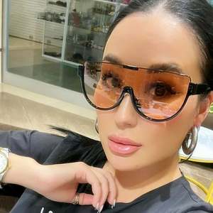 Gafas de Sol Personalizadas con Logotipo 2025, Montura Transparente de Media Montura, Lentes de Una Pieza Extra Grandes con Protección UV400 para Mujer - Product Image 2