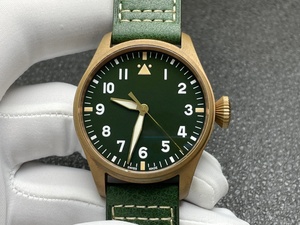 Montres mécaniques tendance et très vendues de haute qualité avec bracelet en cuir de vachette vert, boîtier métallique et cadran à aiguilles - Product Image 2
