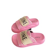 Nouvelles sandales et pantoufles augmentant la hauteur à semelles épaisses pour l'été des femmes portant des pantoufles de plage de robe de Style français tout match
