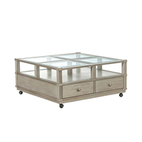 Table basse carrée en bois massif vieilli avec plateau en verre amovible pour le rangement dans le salon