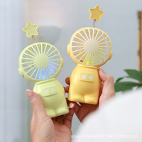 Nouveau mini-ventilateur portable astronaute de dessin animé, 1 vitesse, éclairage coloré, moteur sans balais, alimentation USB/batterie, commande par bouton