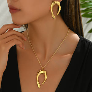 Collar con colgante geométrico chapado en oro de 18 quilates, accesorio de moda romántico, <span class=keywords><strong>cadena</strong></span> de eslabones de titanio de acero inoxidable, moda actual - Product Image 2