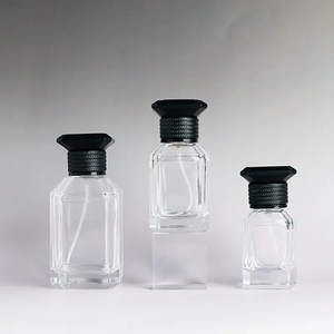 Bouteilles en verre de parfum de forme carrée de haute qualité sertissage 30ml 50ml 100ml pulvérisateur à pompe avec sérigraphie à capuchon noir - Product Image 1