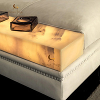 Italienisches Minimalistisches Chaiselongue-Sofa Breite Sitzfläche Gepolstertes Sofa Maßgefertigt für Penthouse-Apartment Hotel Wohnzimmer Ecksofa