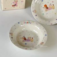 Assiettes profondes pour soupes, assiettes chapeau de paille, assiettes à salade et plateaux pour plats légers, avec un aspect de haute qualité et un toucher haut de gamme.