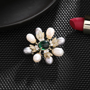 Broche de pérolas para água doce, vestido vintage elegante de alta qualidade, esmeralda, zircônia, cardigã, broche em canal de flores, broche de pérolas - Product Image 3
