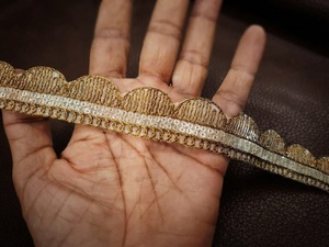 Ruban de dentelle festonné doré, bordure décorative en tissu pour vêtements, artisanat de mariage, accessoires de couture, décoration de mariage et de la maison B.R. - Product Image 3
