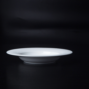 Elegante Plato Hondo Redondo de Cerámica Blanca con Diseño de Cuadrícula y Borde Ancho para Sopa o Cena - Product Image 5