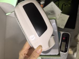 Masseur oculaire Bluetooth, compression d'air et thérapie thermique pour le soin des yeux. Massage par vibration. Idéal pour le bureau, les voyages et la maison. - Product Image 4