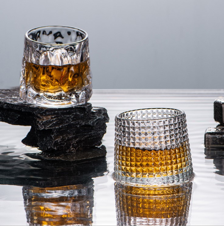 Thickened rotating crystal glass whiskey glass tumbler glass