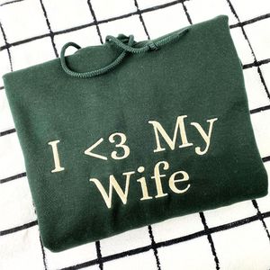 J'aime <span class=keywords><strong>ma</strong></span> femme sweat à capuche brodé motif 3D tissu tricoté paillettes cadeau d'hiver parfait pour votre mari avant - Product Image 1