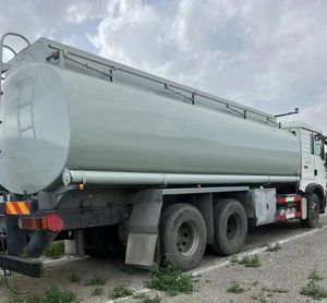 รถบรรทุกถังฉีดน้ำเครื่องยนต์ดีเซลขนาด6x4มีระบบเกียร์ธรรมดา/เกียร์อัตโนมัติใหม่และสภาพการใช้งานสำหรับการจัดเก็บน้ำมันเชื้อเพลิง - Product Image 3