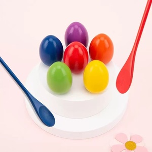 Jeu d'équilibre en bois Arc-en-ciel avec 6 œufs de Pâques et cuillères - Product Image 4