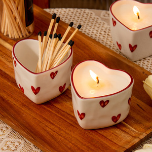 Portavelas de cerámica en forma de corazón con corazones rojos para decoración del hogar en el día de San Valentín 140g 160g - Product Image 1