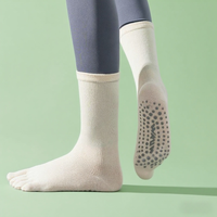 Chaussettes de Pilates antidérapantes professionnelles haut de gamme Chaussettes de sport à 5 orteils pour femmes Chaussettes personnalisées de Yoga à micro-pression pour l'automne