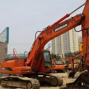 Excavatrice sur chenilles d'occasion Doosan DH 225LC-7 à bas prix avec une capacité de godet de 1,2 m³ et une puissance de 110 kW à vendre - Product Image 1