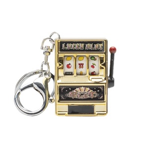 Nouveauté Mini Machine À Sous Porte-clés Spinning Rod Fruit Chanceux Jackpot Creative Jeu En Plastique Porte-clés Charme Pendentif Cadeau Enfants Jouet - Product Image 1
