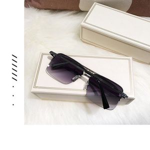 Lunettes de soleil élégantes surdimensionnées pour femmes 2024, lunettes de soleil de luxe, monture dorée métallique, verres dégradés carrés - Product Image 5