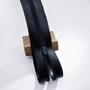 Cremallera <span class=keywords><strong>de</strong></span> nailon impermeable personalizada <span class=keywords><strong>de</strong></span> extremo abierto # 3/ # 5/ # 8 TPU/PVC Recubiertos <span class=keywords><strong>de</strong></span> la Marca LYH para Ropa <span class=keywords><strong>de</strong></span> Esquí, Buceo y Clima Frío - Product Image 3