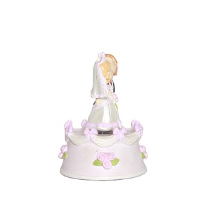 Cadeaux de mariage, boîte à musique, figurines de la mariée et du marié avec boîte à musique, souvenir, statue en résine de couple amoureux - Product Image 4