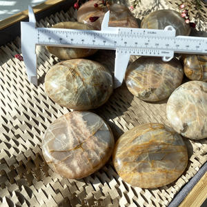 Vente en gros <span class=keywords><strong>pierre</strong></span> naturelle <span class=keywords><strong>de</strong></span> soleil orange et <span class=keywords><strong>pierre</strong></span> <span class=keywords><strong>de</strong></span> <span class=keywords><strong>lune</strong></span> pêche sculptée pierres <span class=keywords><strong>de</strong></span> palmier cristal décoration <span class=keywords><strong>de</strong></span> la maison avec des <span class=keywords><strong>propriétés</strong></span> <span class=keywords><strong>de</strong></span> guérison <span class=keywords><strong>de</strong></span> beauté - Product Image 3