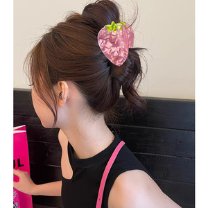 甘い創造性あふれるフルーツシャークヘアクリップ、キュートなイチゴ型ヘアピン、女性用デイリーヘアアクセサリー - Product Image 4