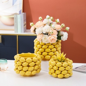 <span class=keywords><strong>Vase</strong></span> de table en céramique de porcelaine de qualité supérieure, simulation citron et fraise, pour la décoration intérieure - pour le salon et la décoration de bureau - Product Image 1
