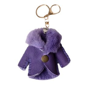 Portachiavi Mini Cappotto in Pile con Colletto, Charm Multicolore in Ecopelle per Borsa, Accessorio Vintage con Bordo in Peluche, Regalo alla Moda - Product Image 6