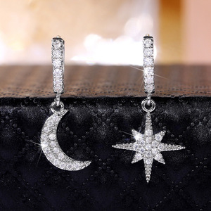 Orecchini a Stella a Otto Punte con Cristalli Lunari per Donne, Accessori Eleganti e Celesti per Uso Quotidiano - Product Image 3