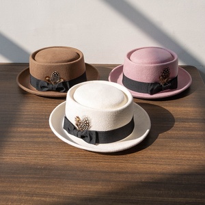 Laise หมวกทรง Cloche แฟชั่นผู้หญิงหมวกขนหมูมีขน100% สำหรับฤดูหนาวขายส่ง - Product Image 1