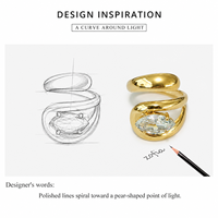 Bague ouverte en acier inoxydable avec zircone cubique en forme de poire, plaqué or 14 carats par placage sous vide, design sculptural enveloppant