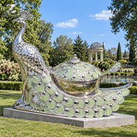 Sculpture d'oiseau paon en métal élégante, polie miroir, personnalisée pour parcs, places, jardins, hôtels et cours paysagères