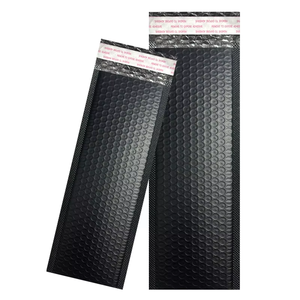 Paraguas de caña de pescar blanco y negro de forma larga con logotipo personalizado bolsa de espuma de burbujas de polietileno biodegradable sobre de envío de mensajería - Product Image 4