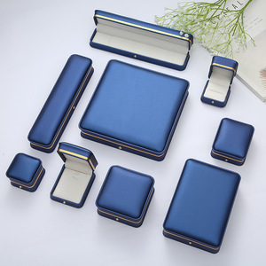 Caja de Joyería Rectangular de Cuero PU de Lujo con Logotipo Personalizado para Mujer, Caja de Regalo para Guardar Anillos, Collares y Pulseras - Product Image 1