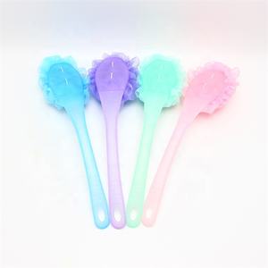 Éponge luffa à long manche en plastique Luffa de douche de massage corporel Pouf en maille personnalisé Ensemble d'éponge de bain - Product Image 3