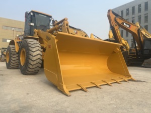 Chargeuse CAT 966H d'occasion de 6 tonnes, adaptée au terrain, unité puissante pour la gestion logistique des stocks de grandes mines - Product Image 3