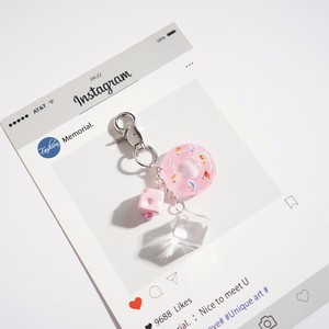 Nouveaux porte-clés mignons Kawaii en forme de donut avec paillettes liquides, breloques flottantes en acrylique pour sacs à dos de couple, cadeaux amusants pour femmes et hommes - Product Image 1